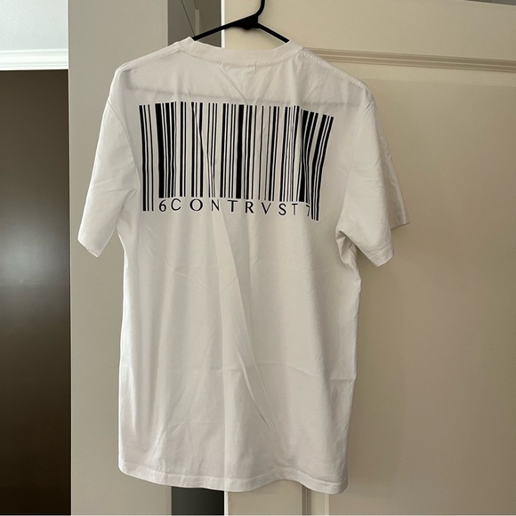 Contrvst Tshirt - Picture 2 of 2